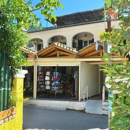 Yannis On Agios Gordios In Corfu 阿齐欧斯·贡多斯